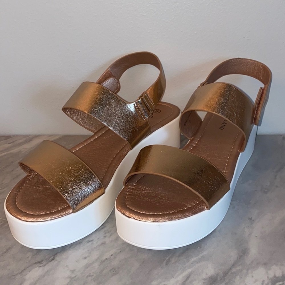 Rose gold and white platform sandals NWOT - Picture 1 of 3